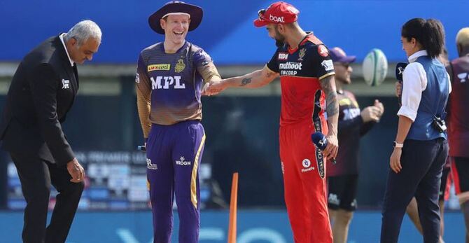 সাকিবদের বিপক্ষে টস জিতে ব্যাটিংয়ে কোহলির আরসিবি