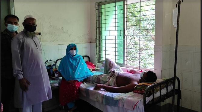 হাকিমপুরে যুবকের শরীরে এসিড নিক্ষেপ