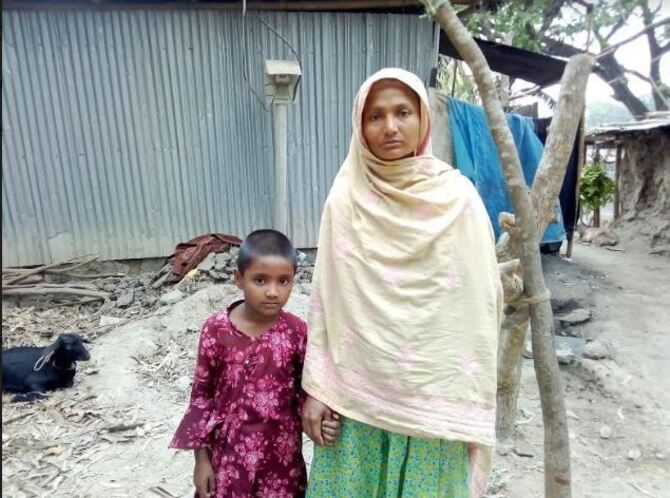 প্রধানমন্ত্রীর একটি ঘরের আশায় হাকিমপুরের তোহমিনা