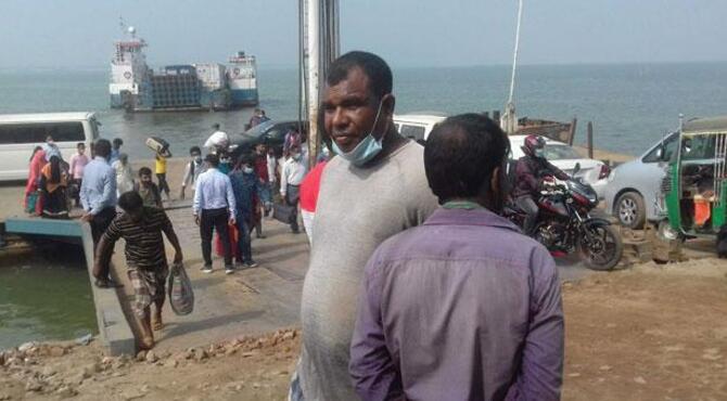 পাটুরিয়া-দৌলতদিয়ায় ঘরে ফেরা মানুষের উপচেপড়া ভিড়