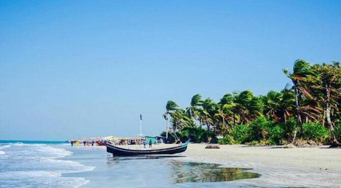 সেন্টমার্টিনগামী পর্যটকবাহী জাহাজ চলাচল বন্ধ ঘোষণা