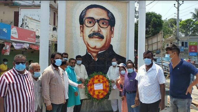 বঙ্গবন্ধুর ম্যুর‌্যালে শ্রদ্ধা নিবেদন করেন সাতক্ষীরা জেলা আওয়ামী লীগের নেতৃবৃন্দ