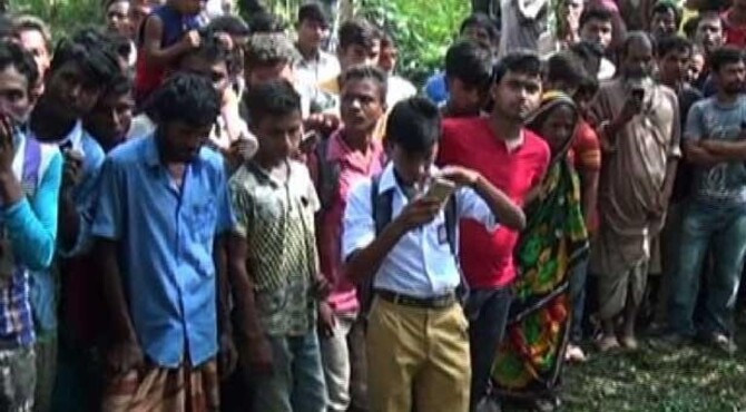 গৃহবধূকে কুপিয়ে হত্যা, প্রেমিক মারা গেলেন গণপিটুনিতে