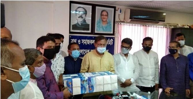 ‘টিকা নিয়ে বিভ্রান্তি ছড়ানোয়’ বিএনপিকে ক্ষমা চাওয়ার আহ্বান