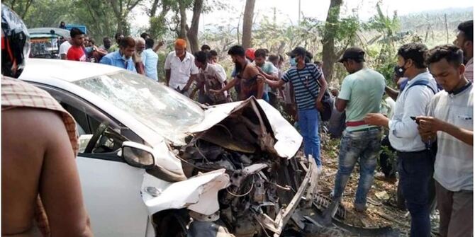 ঝিনাইদহে প্রাইভেটকার-ইজিবাইকের মুখোমুখি সংঘর্ষে নিহত ৩