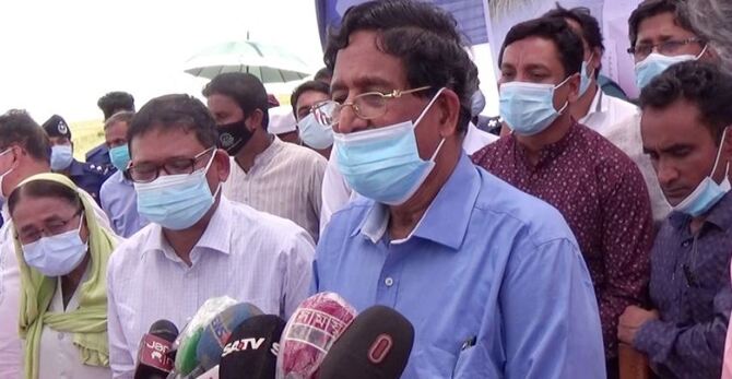 নতুন প্রযুক্তিতে হাওরে ধানকাটা ও ঘরে তোলা ঝুঁকিমুক্ত করা হচ্ছে