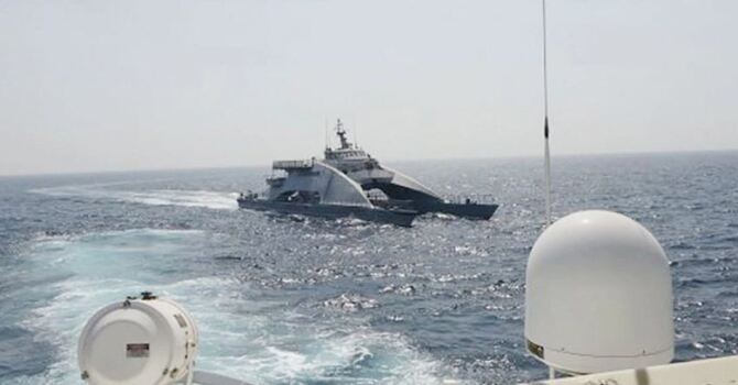 ইরানি জাহাজকে সতর্ক করতে গুলি ছুড়ল মার্কিন নৌবাহিনী