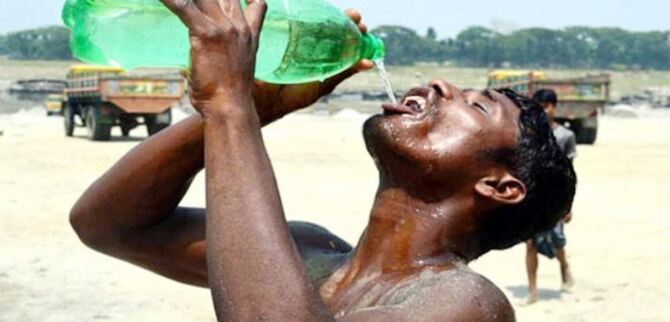 গরমে জনজীবনে দুর্ভোগ, সারাদেশে আজও তাপমাত্রা বাড়বে