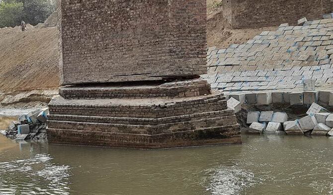 তুলশী গঙ্গা নদীর সেতুতে ভাঙন, দুর্ভোগে এলাকাবাসী