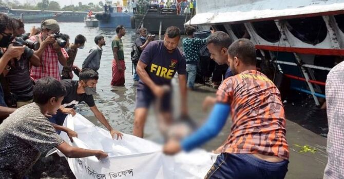 শীতলক্ষ্যায় ৩৬ লঞ্চযাত্রী মৃত্যুর ঘটনায় মামলা