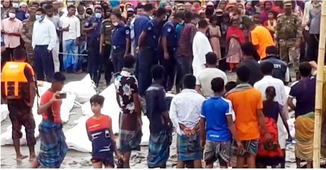 শিবচরে বাল্কহেডে স্পিডবোটের ধাক্কা : ২৬ মরদেহ উদ্ধার