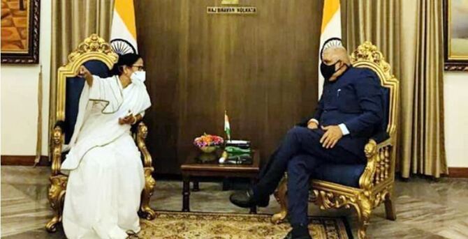 মুখ্যমন্ত্রীর পদ থেকে পদত্যাগ করলেন মমতা