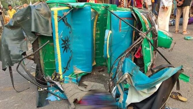 সিলেটে ট্রাকচাপায় অটোরিকশার পাঁচ যাত্রী নিহত