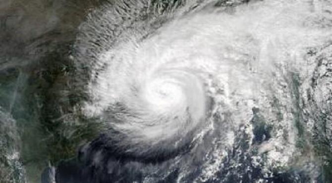 পশ্চিমবঙ্গে প্রবল ঘূর্ণিঝড়ের শঙ্কা, ঝড় হতে পারে বাংলাদেশেও