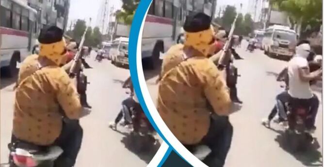 লকডাউনের মধ্যেই মধ্যপ্রদেশের রাস্তায় বন্দুক নিয়ে মহড়া