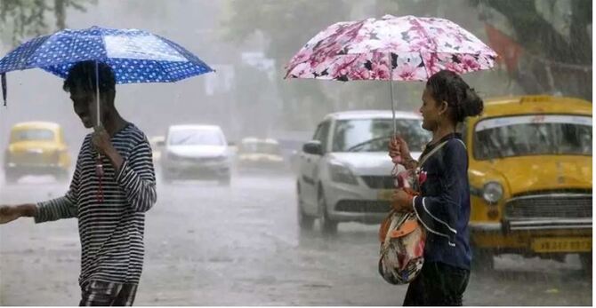 ঝড়বৃষ্টিতে বিপর্যস্ত কলকাতা, নিহত ৬