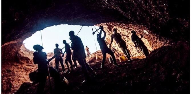 গিনিতে সোনার খনি ধসে ১৫ জনের মৃত্যু