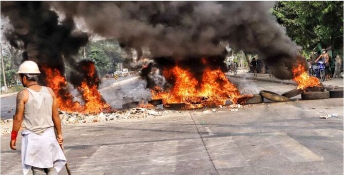 মিয়ানমারে অভ্যুত্থানবিরোধীদের সঙ্গে সংঘর্ষে ২০ পুলিশ নিহত