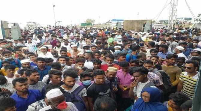 শিমুলিয়া-বাংলাবাজার নৌরুটে ফেরি ও লঞ্চ চলাচল বন্ধ, চরম দুর্ভোগ