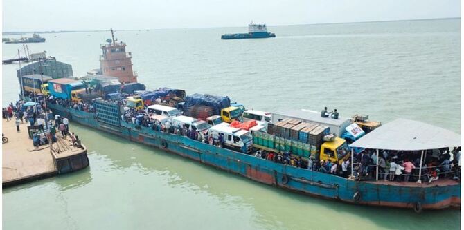 শিমুলিয়া-বাংলাবাজার নৌরুটে ফেরি চলাচল স্বাভাবিক, কমেছে দুর্ভোগ