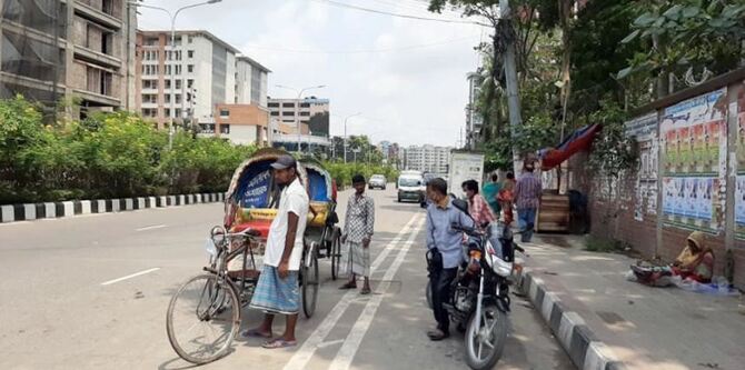 চেনা রূপে ফিরছে গণপরিবহন, মানুষের ব্যস্ততা