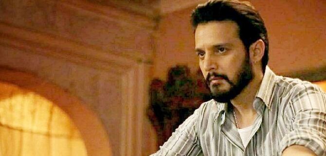 করোনাবিধি লঙ্ঘন করে শুটিং, গ্রেফতার পুরো টিম