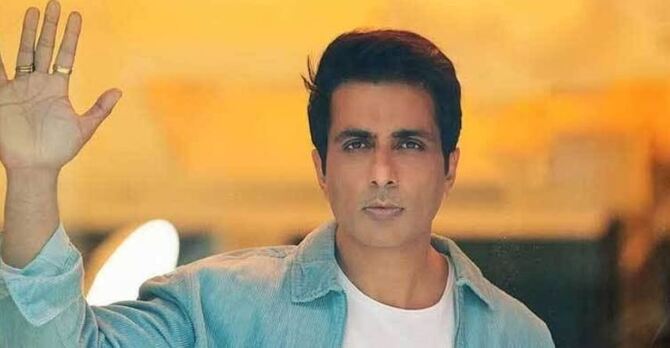 ভারতের প্রধানমন্ত্রী হওয়ার প্রস্তাব ফিরিয়ে দিলেন সোনু সুদ