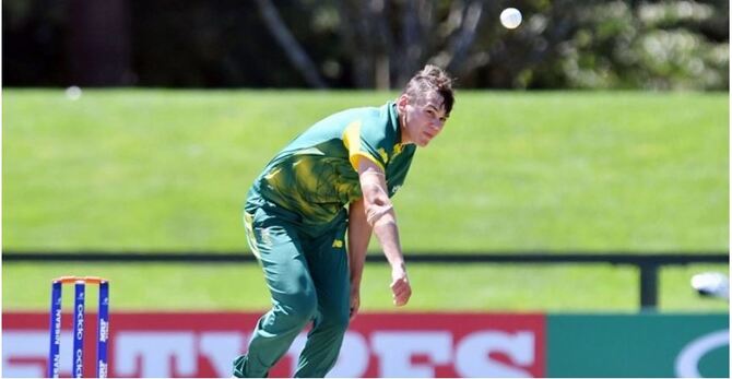 ব্যাটসম্যানের বদলি হিসেবে পেসার নিলো মোস্তাফিজের রাজস্থান