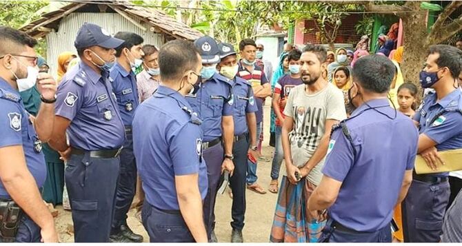 বোমা বানাতে গিয়ে বিস্ফোরণে ইউপি মেম্বর নিহত