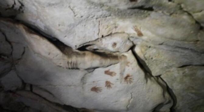 রহস্যজনক হাতের ছাপের সন্ধান, ইঙ্গিত করে মৃত্যুকে!