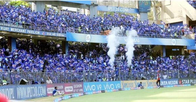 তিন দলে করোনার হানা, তবু চলবে আইপিএল