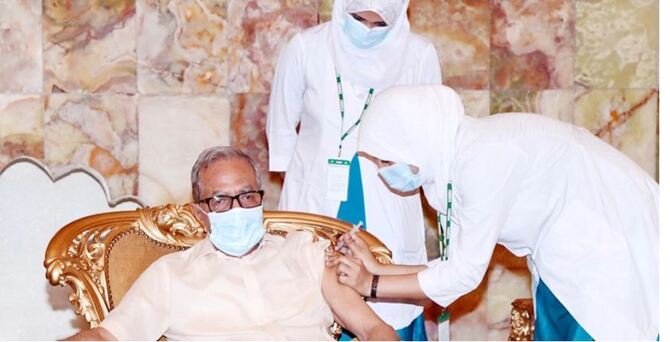 রাষ্ট্রপতি টিকার দ্বিতীয় ডোজ নেবেন আজ