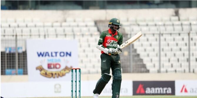 ধীরগতির ইনিংস খেলে ফিরলেন সাকিব