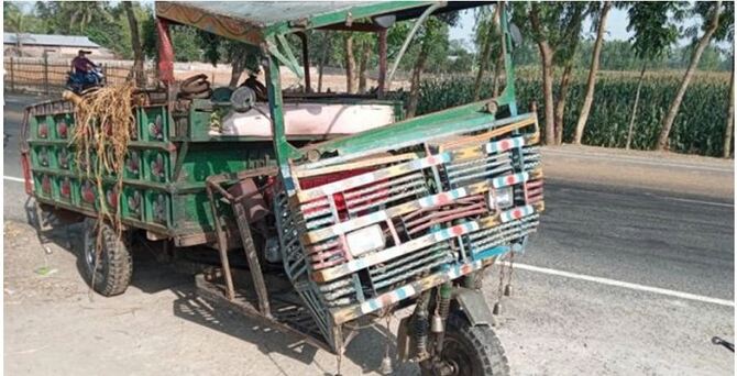 নাটোরে ভটভটি উল্টে প্রাণ গেল দুই যুবকের