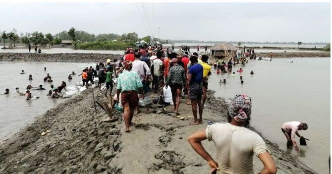 জোয়ারের চাপে এলাকাবাসীর ৫ দিনের বাঁধ মেরামত চেষ্টাও ব্যর্থ