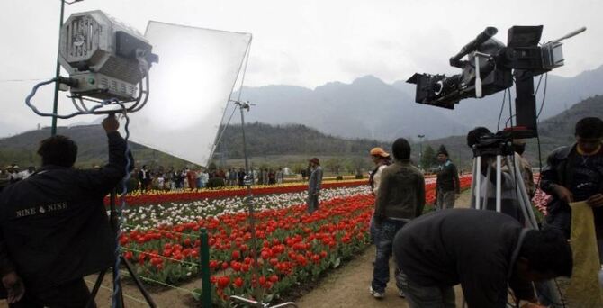 ৩০ হাজার সিনেমা কর্মীকে বিনামূল্যে টিকা দেবে যশরাজ ফিল্মস