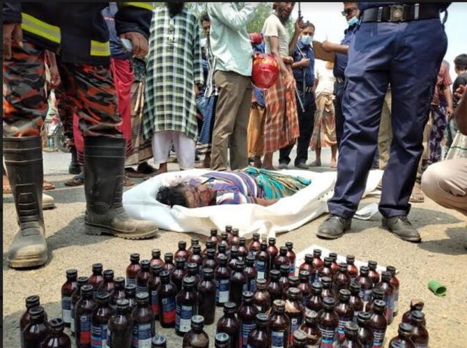 ফেন্সিডিল বহনকারী পিকআপের ধাক্কায় প্রাণ গেলো অটোভ্যান চালকের