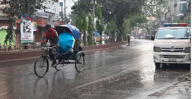 ইয়াসের প্রভাবে ঢাকায় হালকা বাতাস-বৃষ্টি