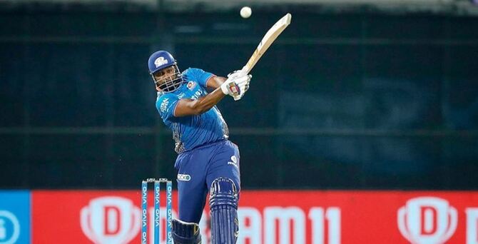 পোলার্ডের তাণ্ডবে রেকর্ডবুকে তোলপাড় মুম্বাইয়ের