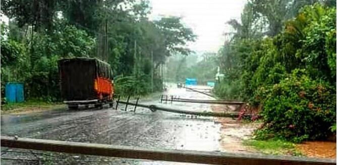 রাতে আঘাত হানতে পারে ঘূর্ণিঝড় তাওকতে