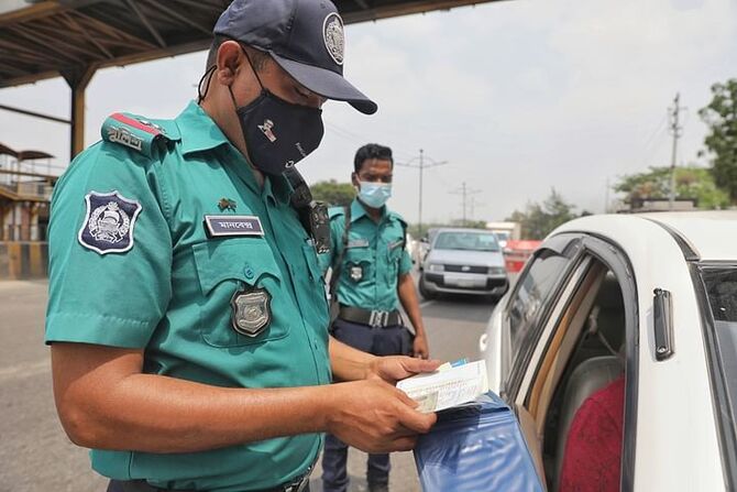 বিধিনিষেধ আবারও বাড়ল, চলবে না দূরপাল্লার বাস