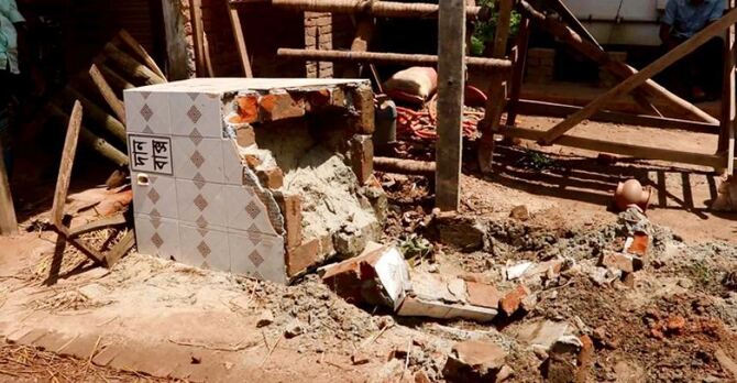 এক মসজিদের দানবাক্স ভেঙে দিলেন অন্য মসজিদের সভাপতি