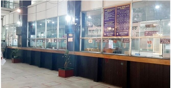 শেষ দিনে ব্যাংক খোলা থাকলেও নেই গ্রাহক