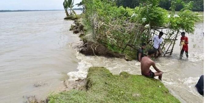 ‘জোয়ার অইলেই সব পানিতে তলাইয়্যা যায়’