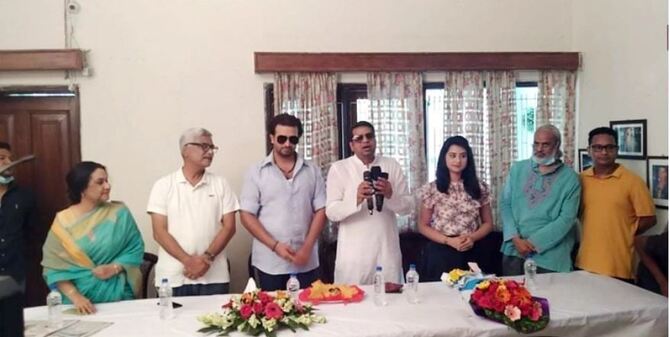 সাংবাদিকদের দুই ঘণ্টা বসিয়ে রাখলেন শাকিব খান