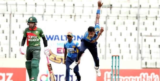 সেই মুশফিক-মাহমুদউল্লাহর ব্যাটেই ঘুরে দাঁড়ানোর চেষ্টা