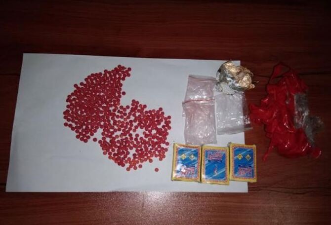 অটোচার্জার ও ৪৫০ পিচ ইয়াবাসহ আটক ২