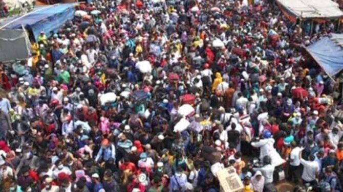 ফেরিতে প্রচণ্ড ভিড়ে পদদলিত হয়ে নিহত ৫