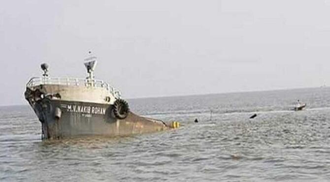 ভাসানচরে ডুবে যাওয়া জাহাজের ১২ নাবিক উদ্ধার