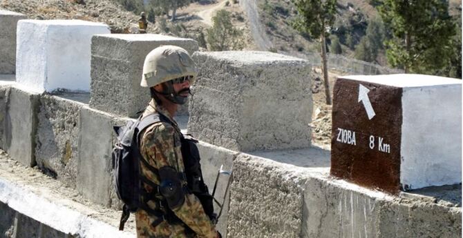 আফগানিস্তান থেকে গুলি, পাকিস্তানে চার সেনা নিহত